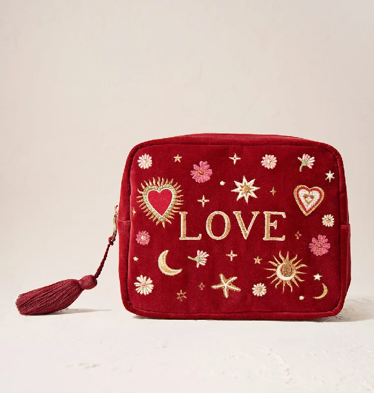 Vintage-inspired leather makeup bag with a brass clasp and tasselLove Charm Wash Bag