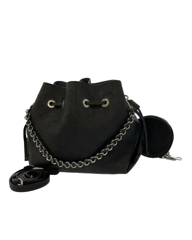 Leatherette bucket bag with a quilted texture for a sophisticated appearanceLouis Vuitton Mini Bucket Bag Black Leather Drawstring Chain Strap