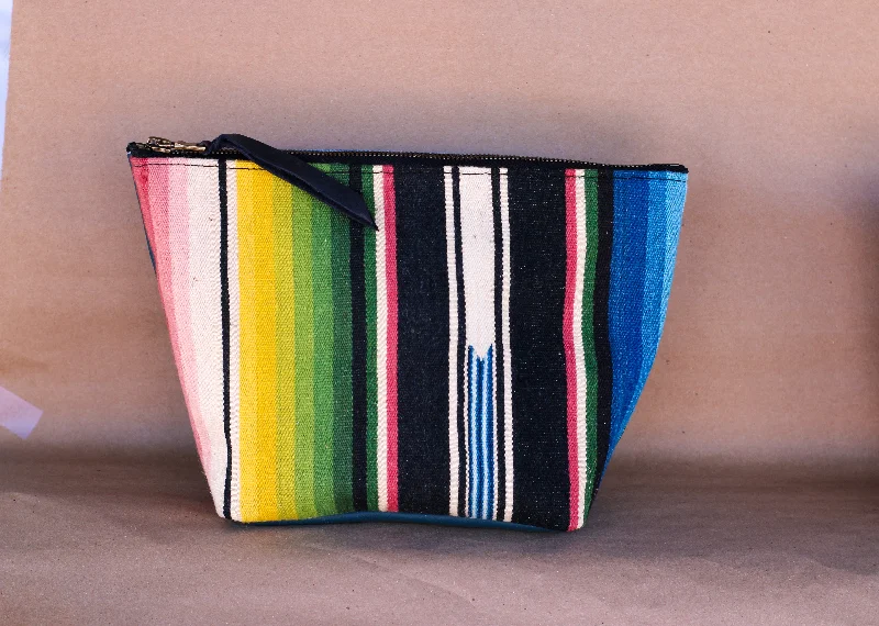 Waterproof nylon makeup bag with multiple compartments for travelSerape Makeup Bag