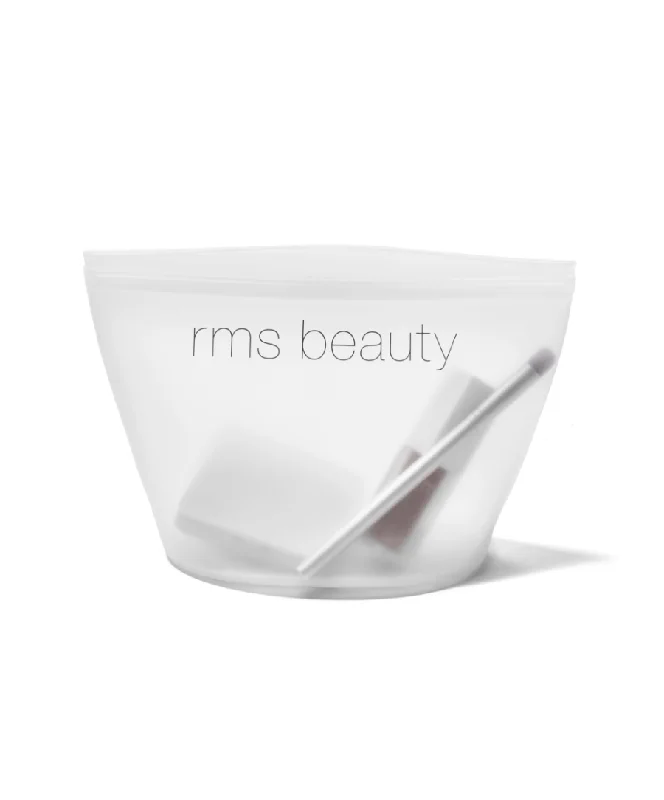 Silk-lined makeup bag with a smooth interior to protect cosmeticsSustainable Makeup Bag