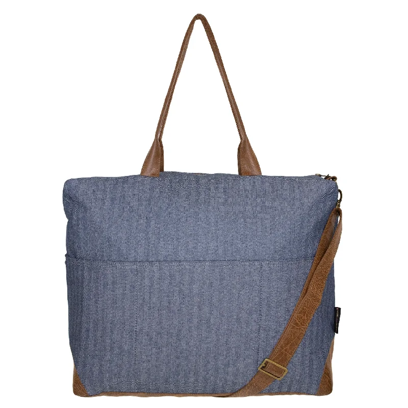 Crossbody bag with multiple compartments and pockets for organizationElizabeth: Blue Herringbone