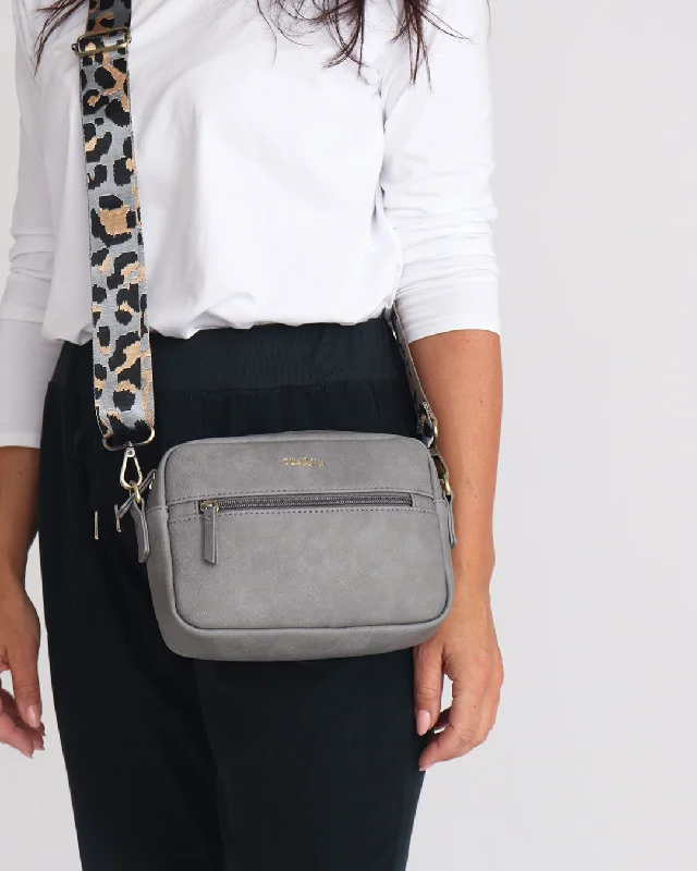 Vintage - style crossbody bag with a brass frame and leather strapsGigi Crossbody - Grey