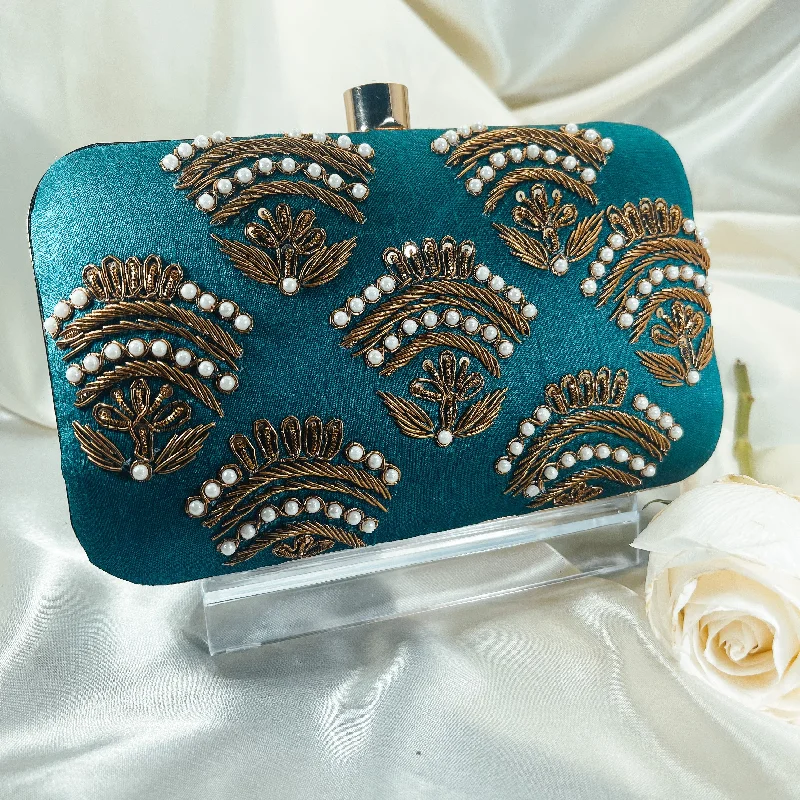 Miniature evening bag with a fold - over clasp for a compact optionKIARA Clutch (Teal)