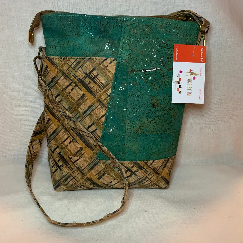 Vintage - style crossbody bag with a brass frame and leather strapsUniquely styled all cork crossbody bag.