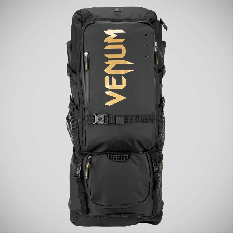 Studded backpack with a punk - rock edgeVenum Challenger Xtreme Evo Back Pack Black/Gold